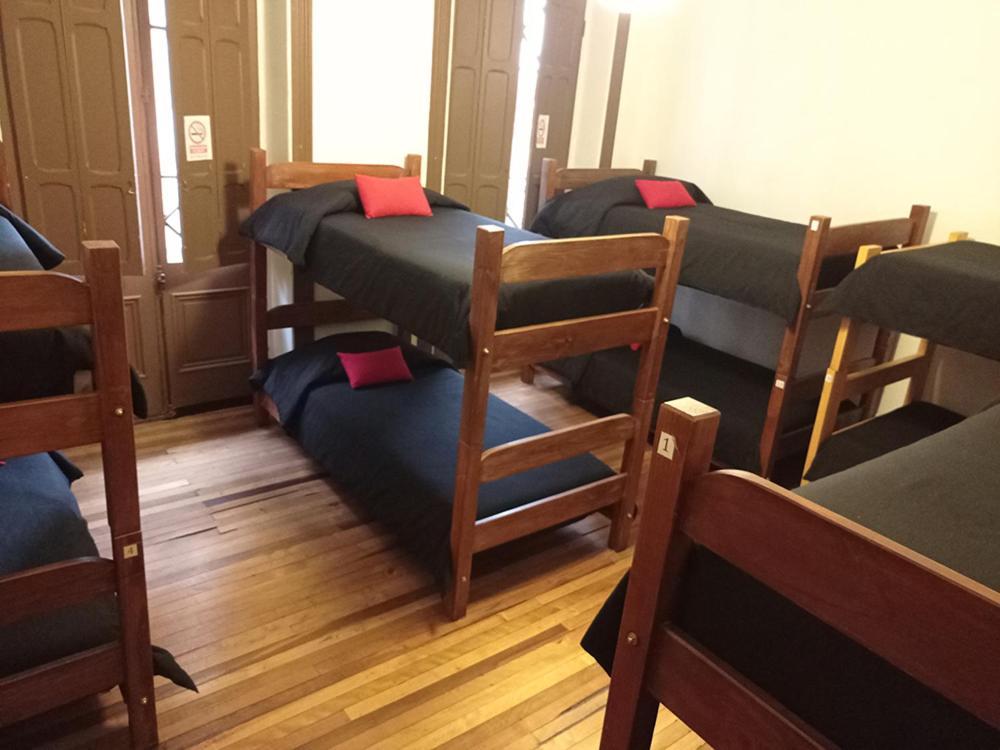 Hostal Irreal Santiago Buitenkant foto