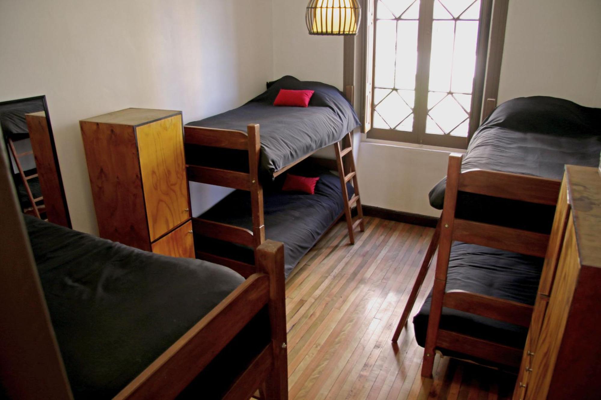 Hostal Irreal Santiago Buitenkant foto