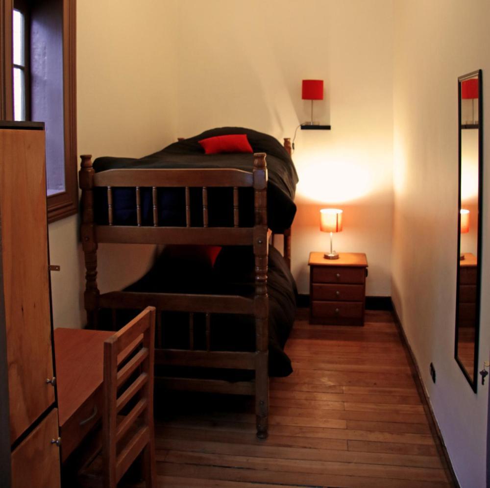Hostal Irreal Santiago Buitenkant foto